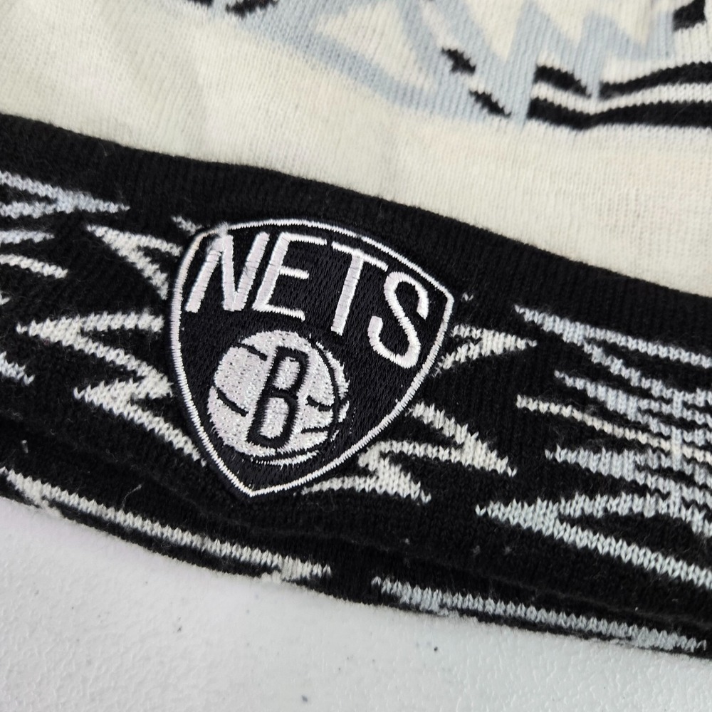 Brooklyn Nets Men Hat One Size White Geometric Beanie Logo Embroidered Pom Pom - Picture 3 of 8